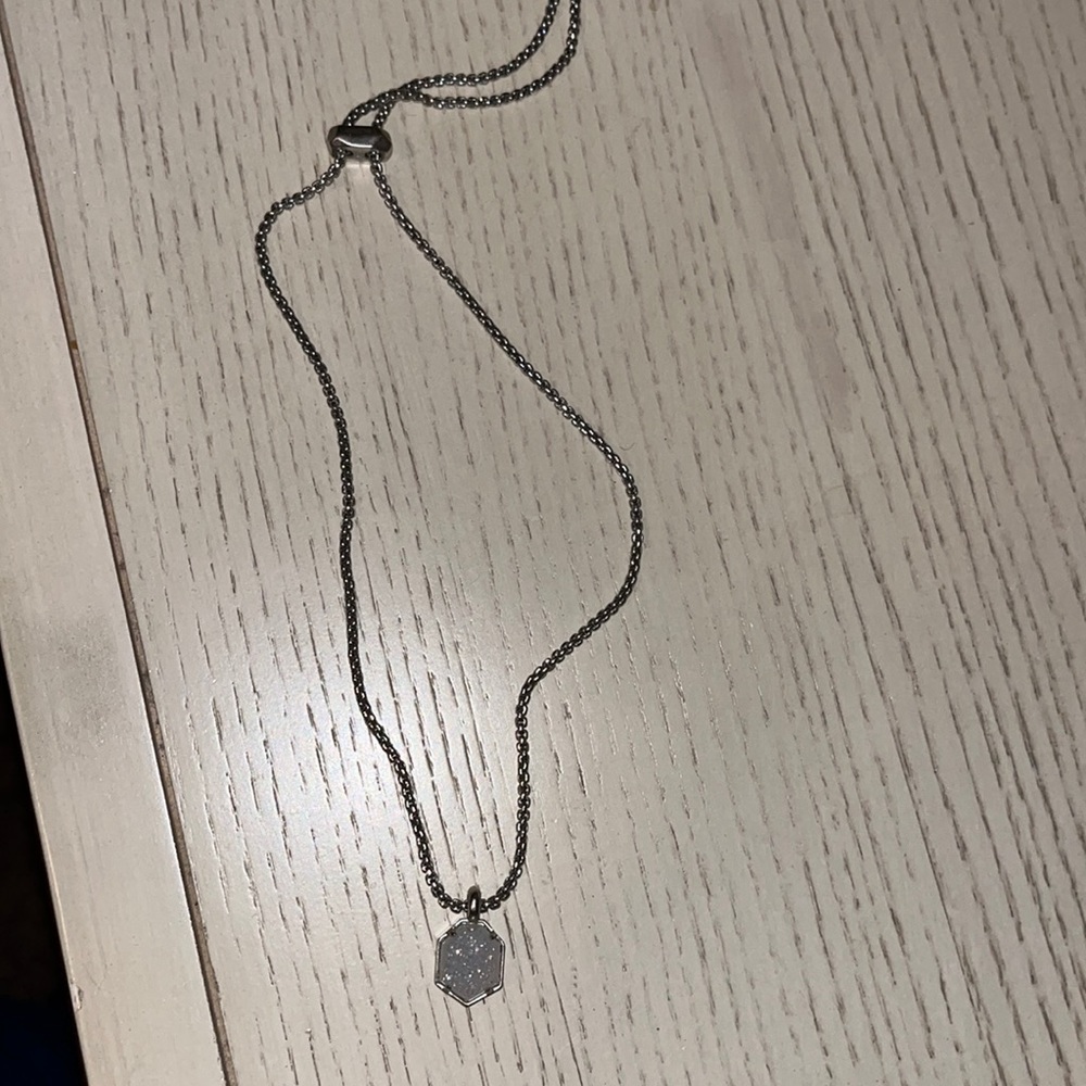 Kendra Scott necklace